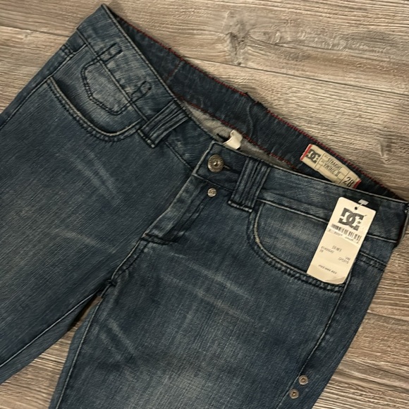DC STRAIGHT VINTAGE II LOW RISE SIZE 28 NWT BLUE JEANS - Picture 4 of 7